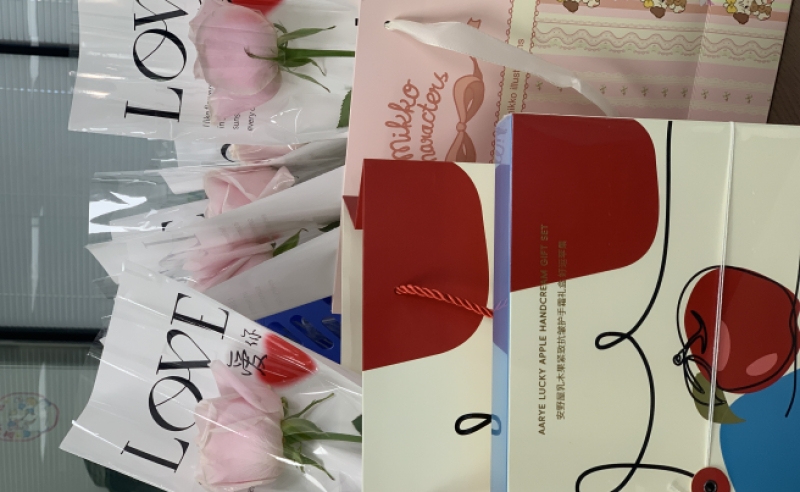 向公司每一位辛勤付出、绽放光彩的女性伙伴们致以最诚挚的节日祝福！